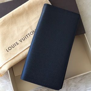 LOUIS VUITTON Brazza wallet black Taïga leather